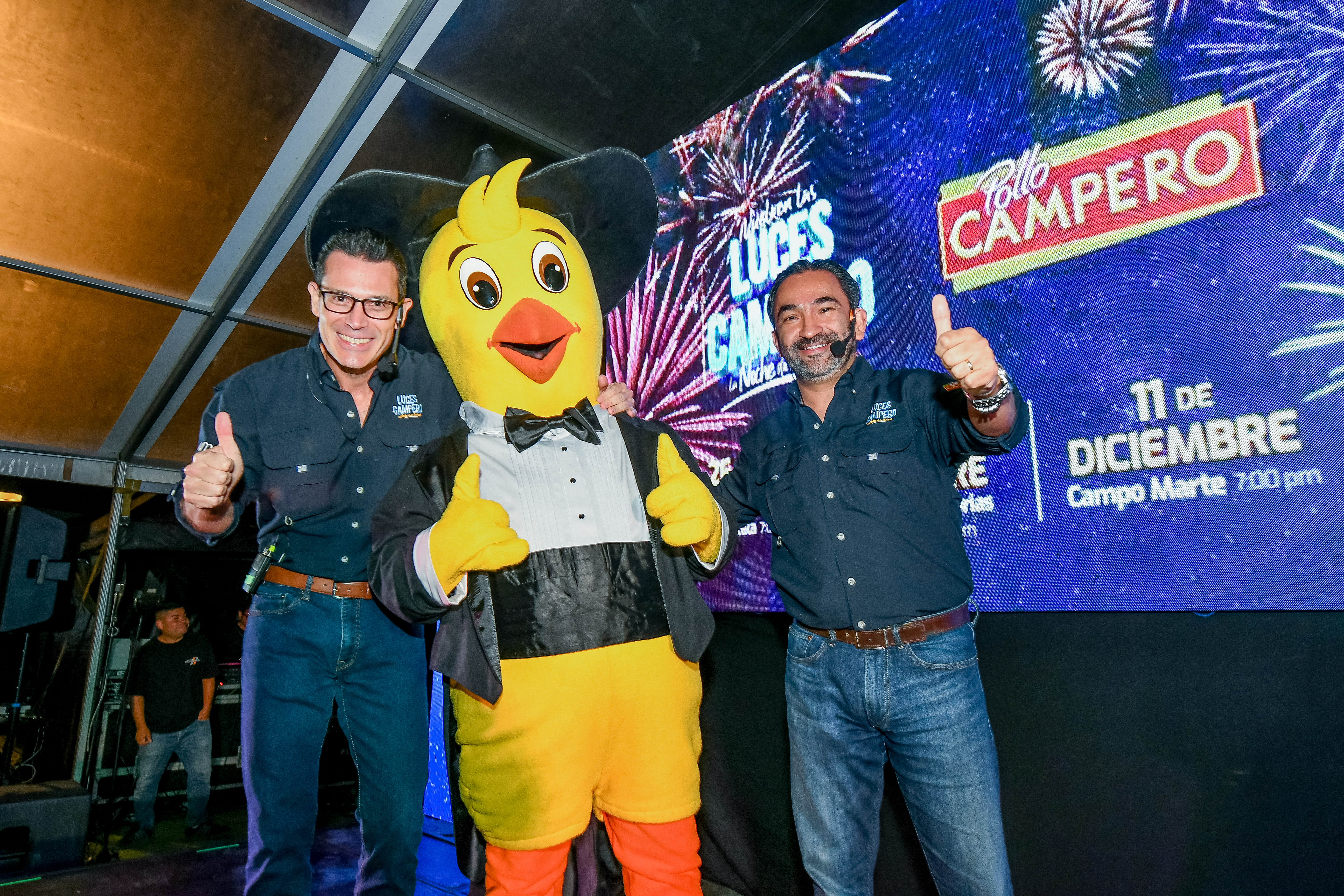Rodolfo Lambour, director de operaciones Senior Pollo Campero; y Rodrigo Del Cid, director de mercadeo de Restaurantes Centroamérica de CMI Alimentos. Foto Prensa Libre: Sergio Muñoz