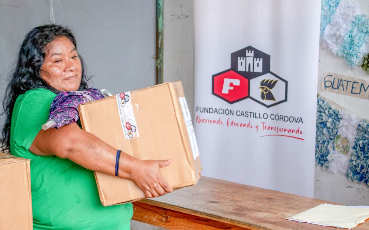 Desde hace 15 años que la Fundación Castillo Córdoba reacciona ante a favor de las personas que son golpeadas por desastres naturales en el país. Foto Prensa Libre: Cortesía