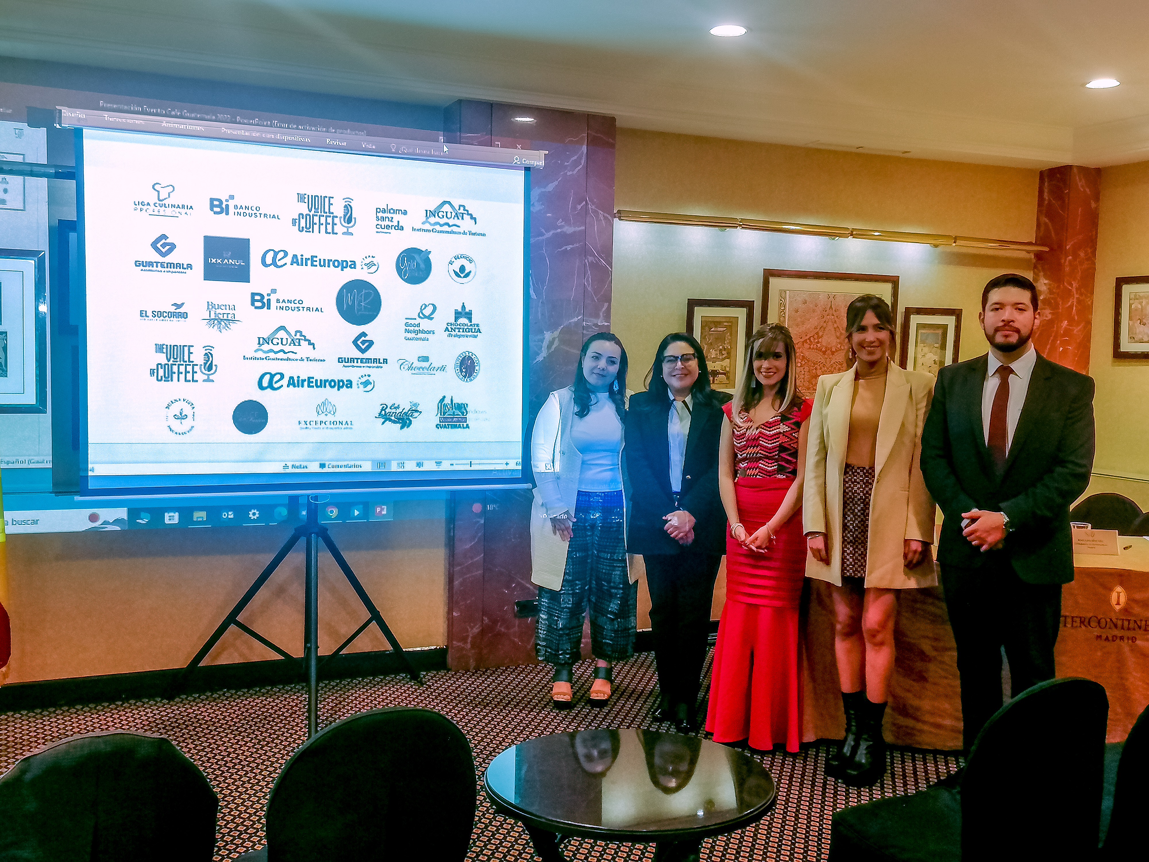 Representantes del evento dieron a conocer detalles de los productos que serán parte de la cata de café. Foto Prensa Libre: Cortesía