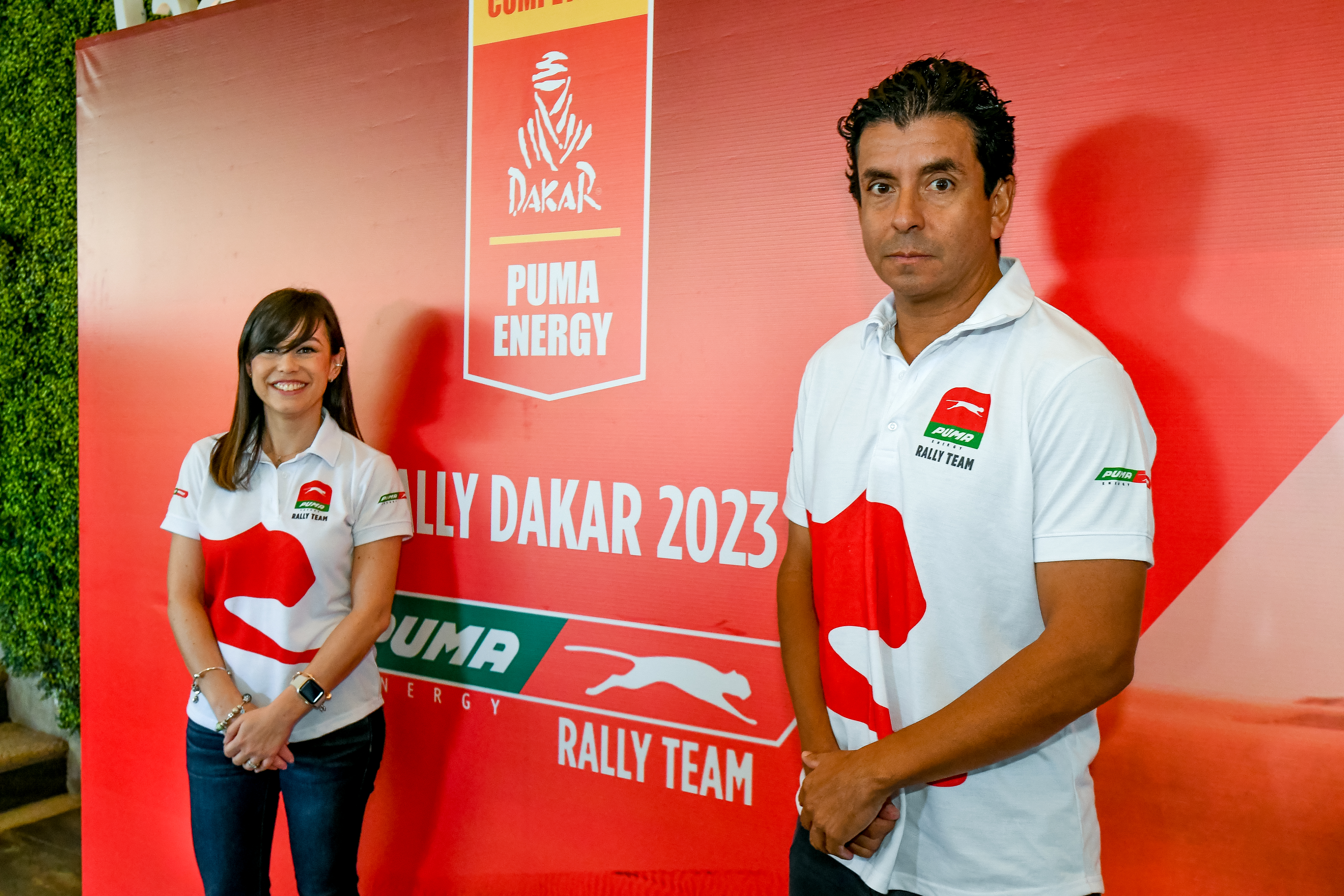 Andrea Rayo, Gerente de Mercadeo de Puma Energy Guatemala; y Francisco Arredondo, deportista guatemalteco. Foto Prensa Libre: Sergio Muñoz