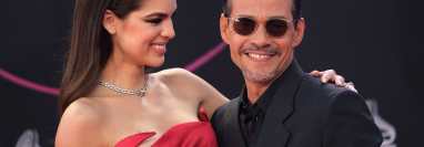 
Marc Anthony junto a la modelo Nadia Ferreira durante los Latin Grammy 2022, en noviembre pasado. (Foto Prensa Libre: Chris DELMAS / AFP)