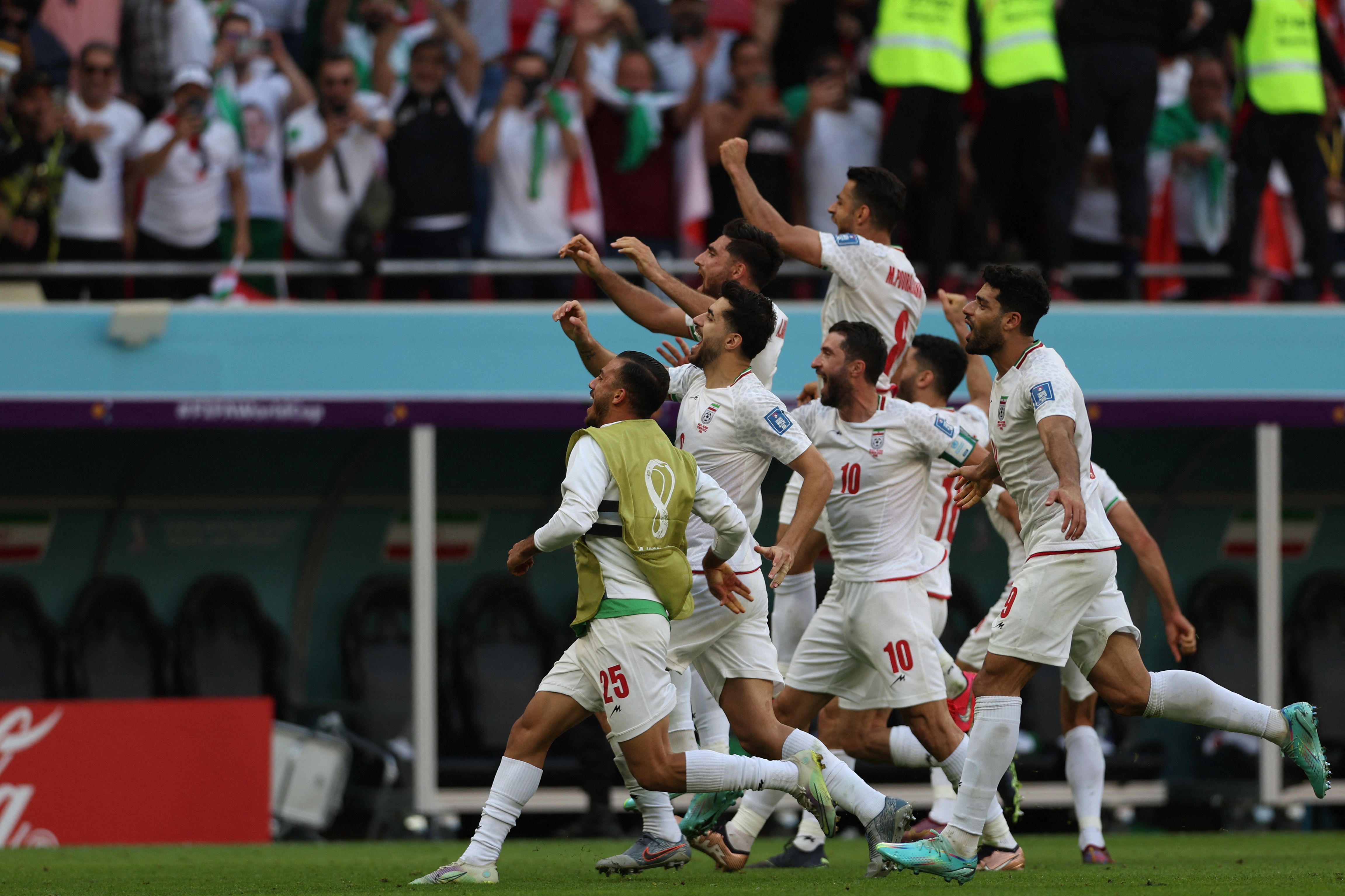 La locura se adueñó de los iraníes luego del triunfo 'in extemis' frente a Gales. (Foto Prensa Libre: AFP)