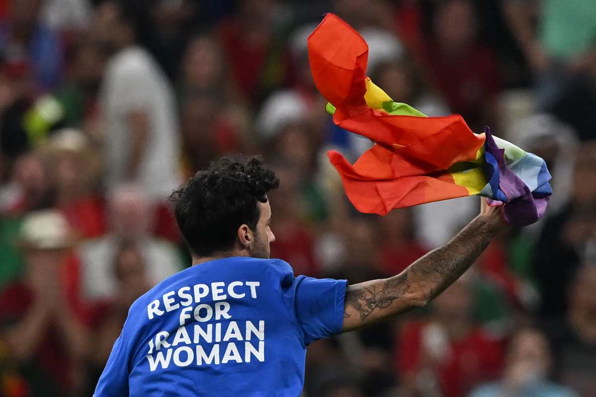 Esto le sucedió al aficionado que entró en mitad del partido del Mundial entre Portugal y Uruguay (y lo que dijo en sus redes sociales)