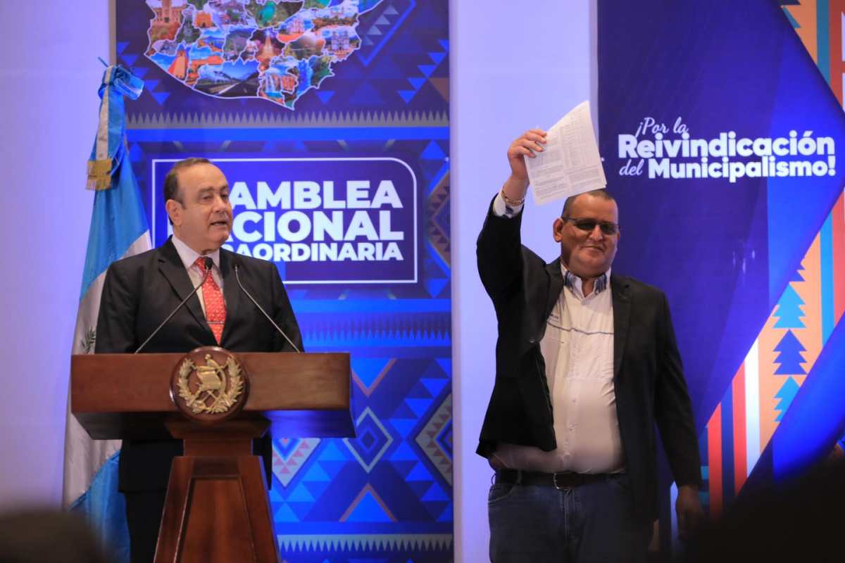 “Jefe”: los halagos y palabras que el presidente de la Anam le dedicó a Alejandro Giammattei y a Miguel Martínez en un acto público