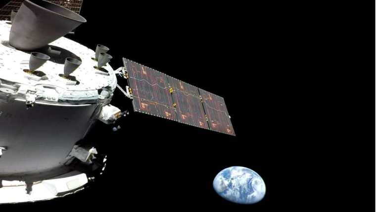 El lunes 21 de noviembre, la nave espacial #Artemis I 
@NASA_Orion
 realizará un sobrevuelo motorizado de la Luna para colocarse en una órbita retrógrada distante. (Foto Prensa Libre: NASA)