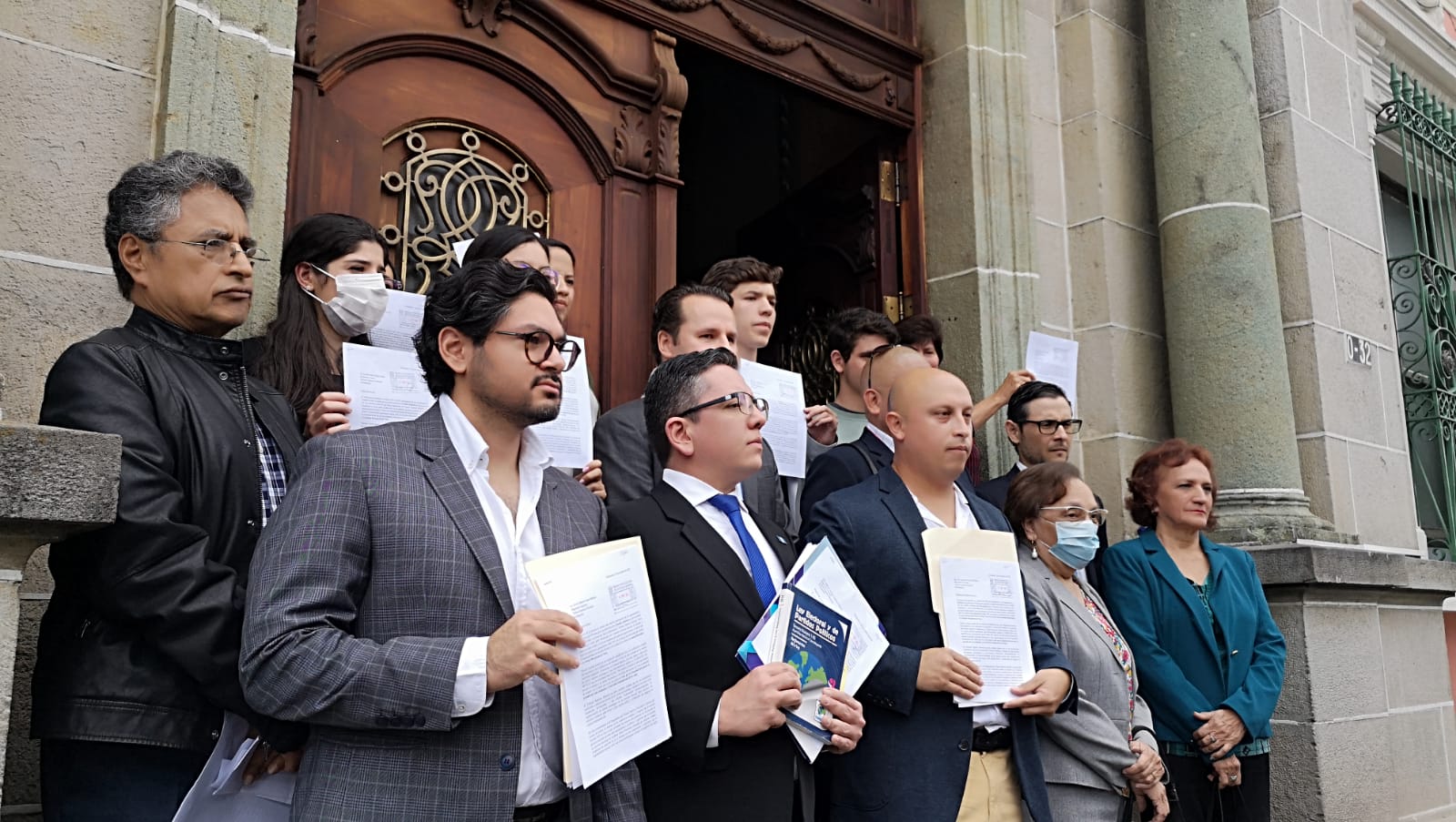 Organizaciones expresan su preocupación por falta de transparencia en compras de equipo tecnológico. (Foto Prensa Libre: Cortesía)