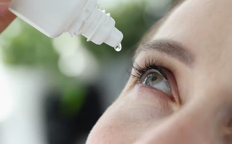 El ojo seco surge por escasez de lágrimas o porque estas son de mala calidad. (Foto Prensa Libre: The Conversation/ ShutterStock/ Megaflopp)