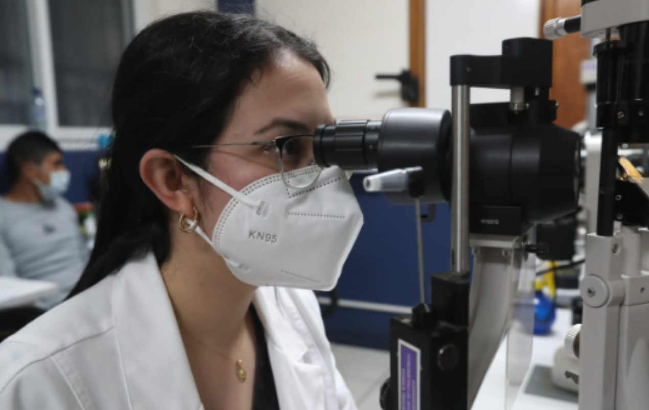 Oftalmólogo detalla cuáles son los traumas más frecuentes por uso de pirotecnia y prevén incremento por fiestas de fin de año