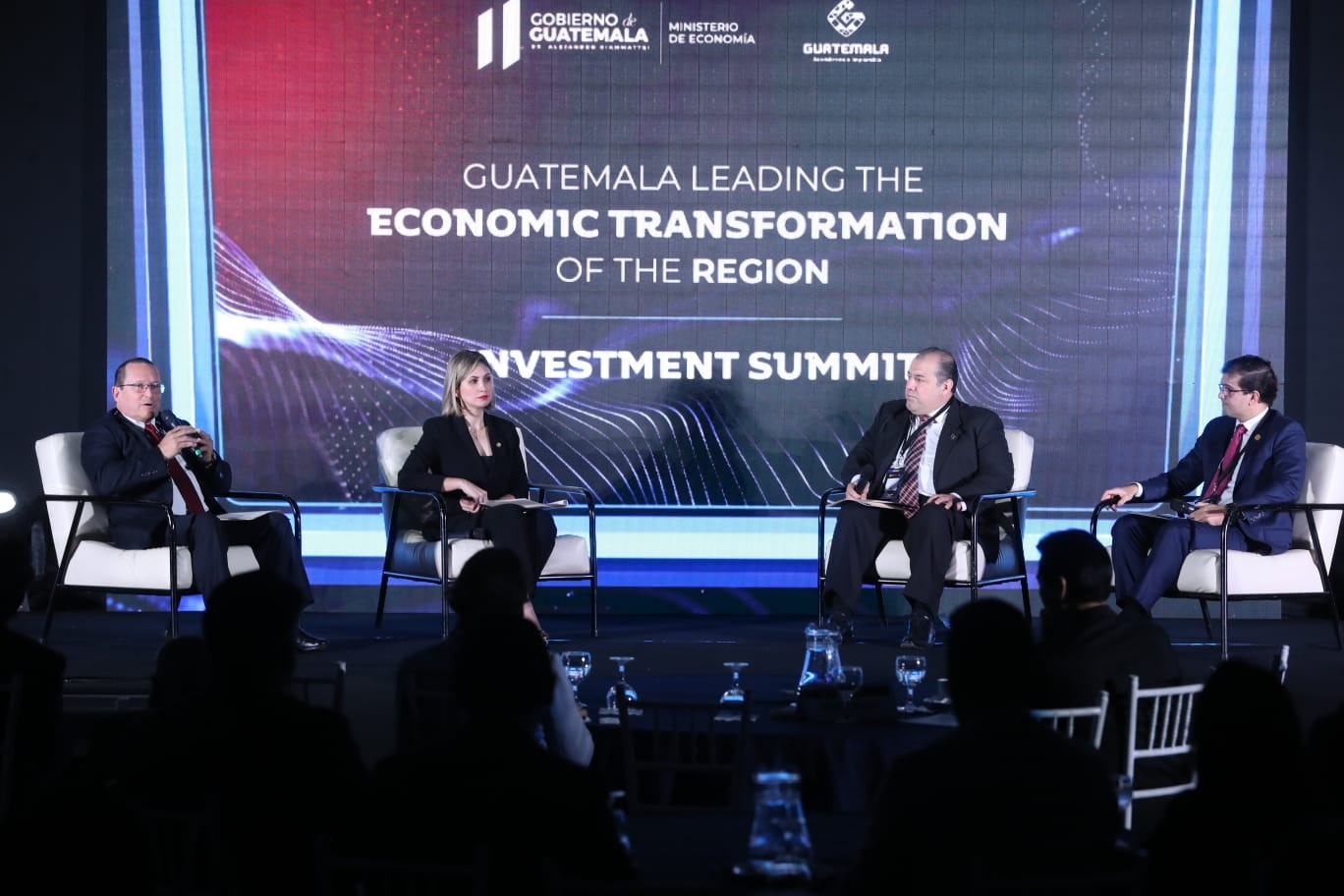 Este lunes 21 de noviembre se llevó a cabo el Guatemala Investment Summit 2022, donde expositores nacionales e internacionales, autoridades de gobierno y empresarios, disertaron sobre las ventajas de invertir en el país. (Foto Prensa Libre: Esbin García).