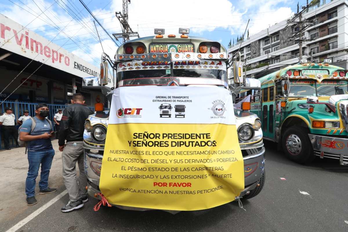 Transportistas exigen acciones ante aumento del precio del diésel, mientras ministro descarta respuesta inmediata