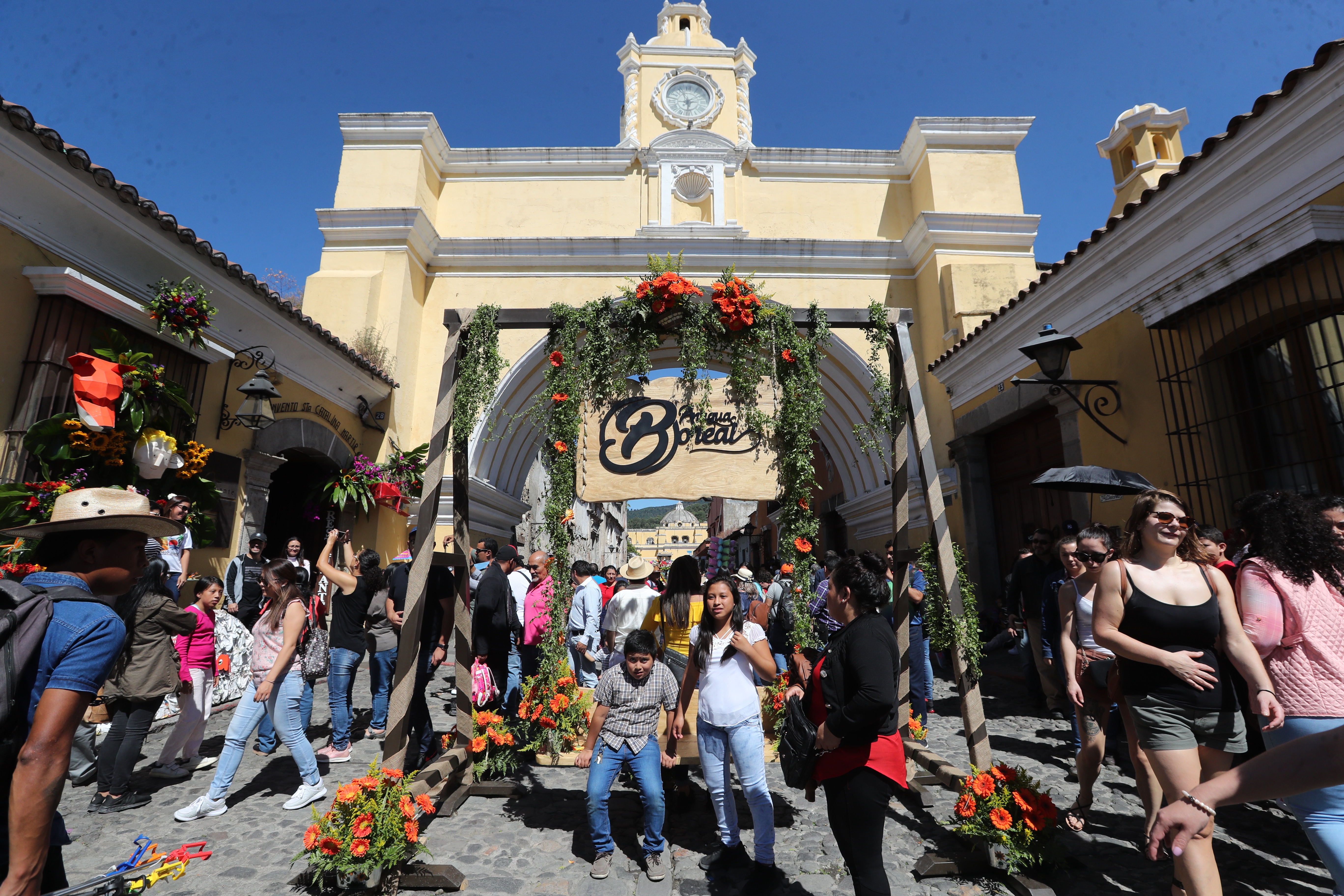 Exposición de Flores en la Antigua Guatemala donde llegan turistas de distintos lugares para disfrutar la vista de flores. (Foto Prensa Libre: Erick Ávila) 