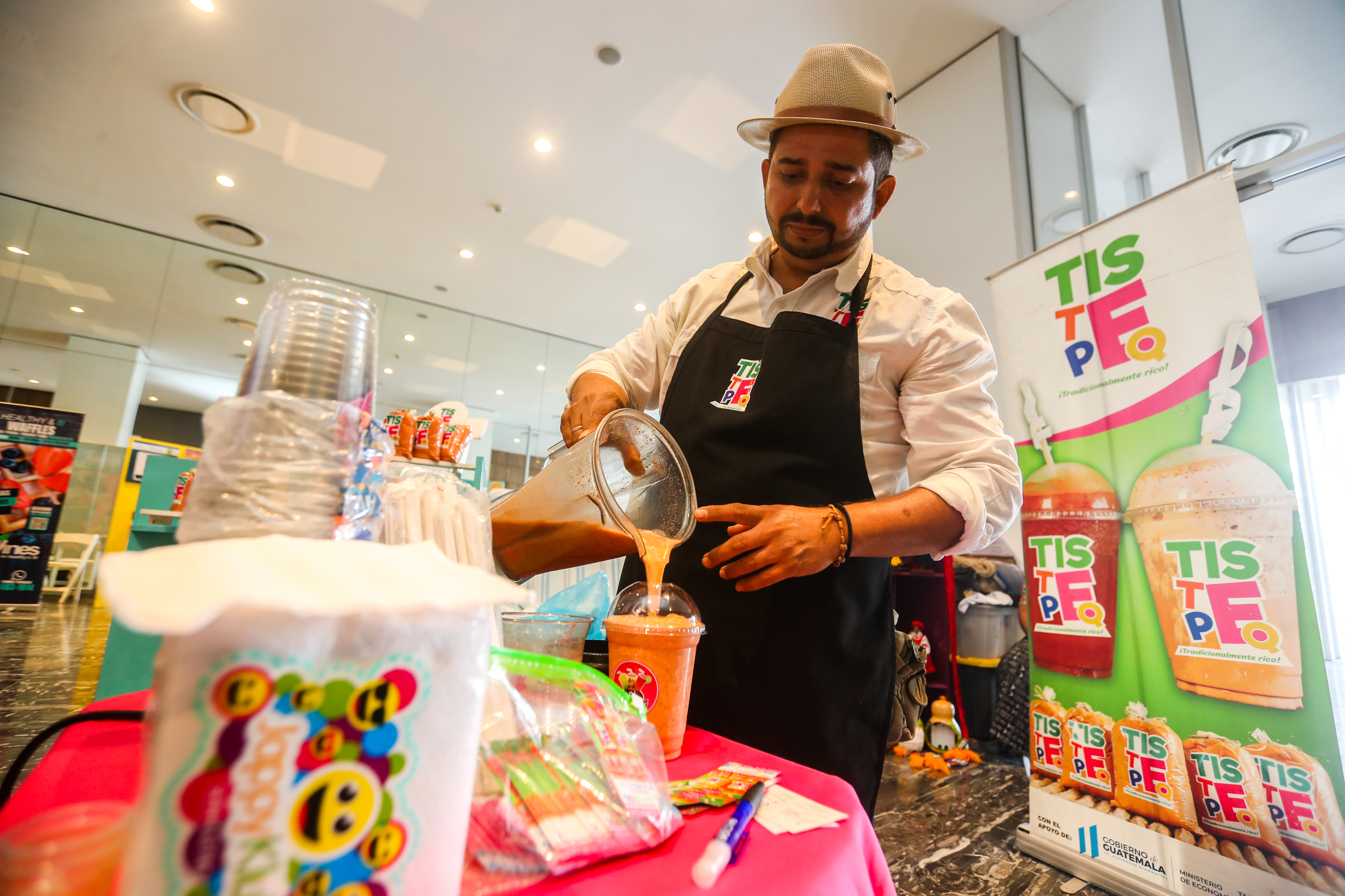 Las mejores imágenes de la Semana Global del Emprendimiento y las actividades de empresas guatemaltecas que promocionan diversos productos