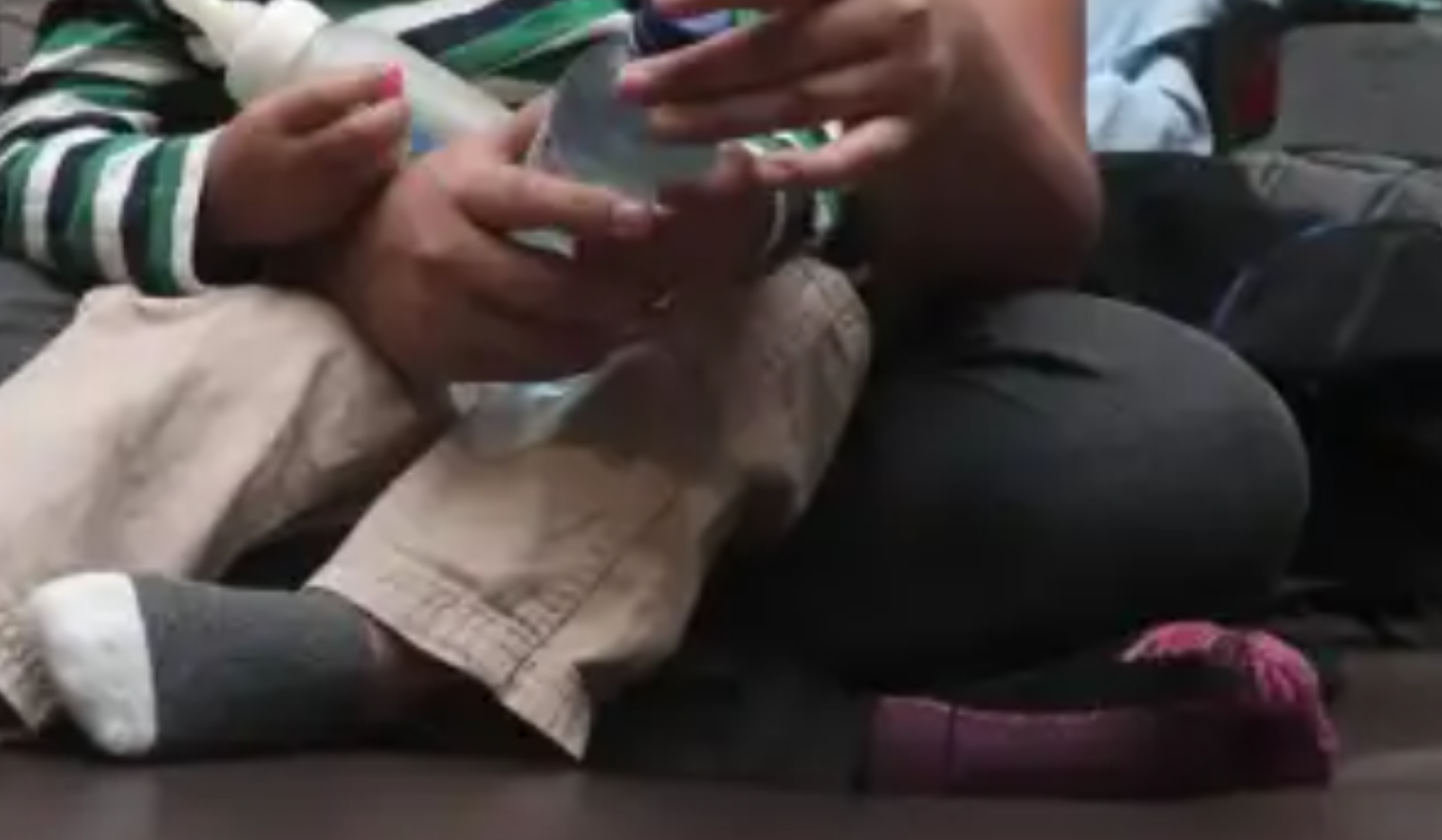 El caso del niño que se tragó una pila y le explotó en el estómago en México
