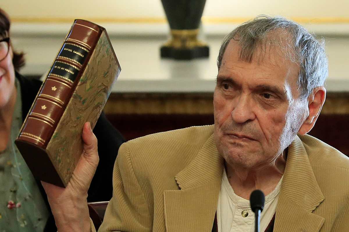El poeta Rafael Cadenas fue galardonado con el Premio Cervantes 2022