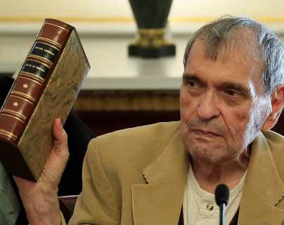 El poeta Rafael Cadenas fue galardonado con el Premio Cervantes 2022