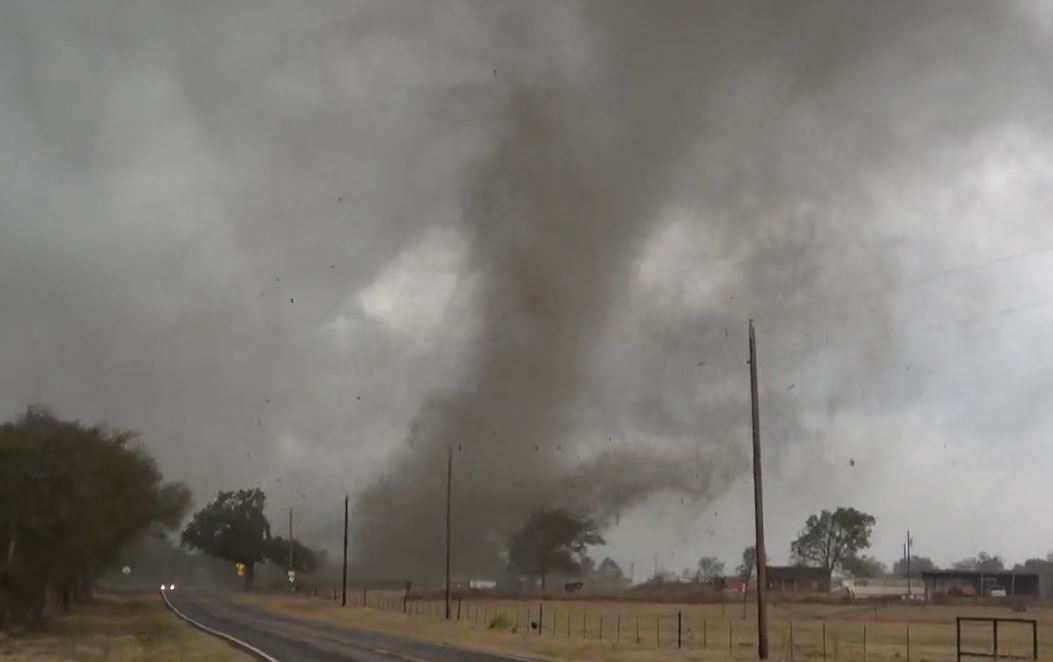 Videos: graban los momentos en que varios tornados impactan los estados de Oklahoma y Texas en EE. UU.