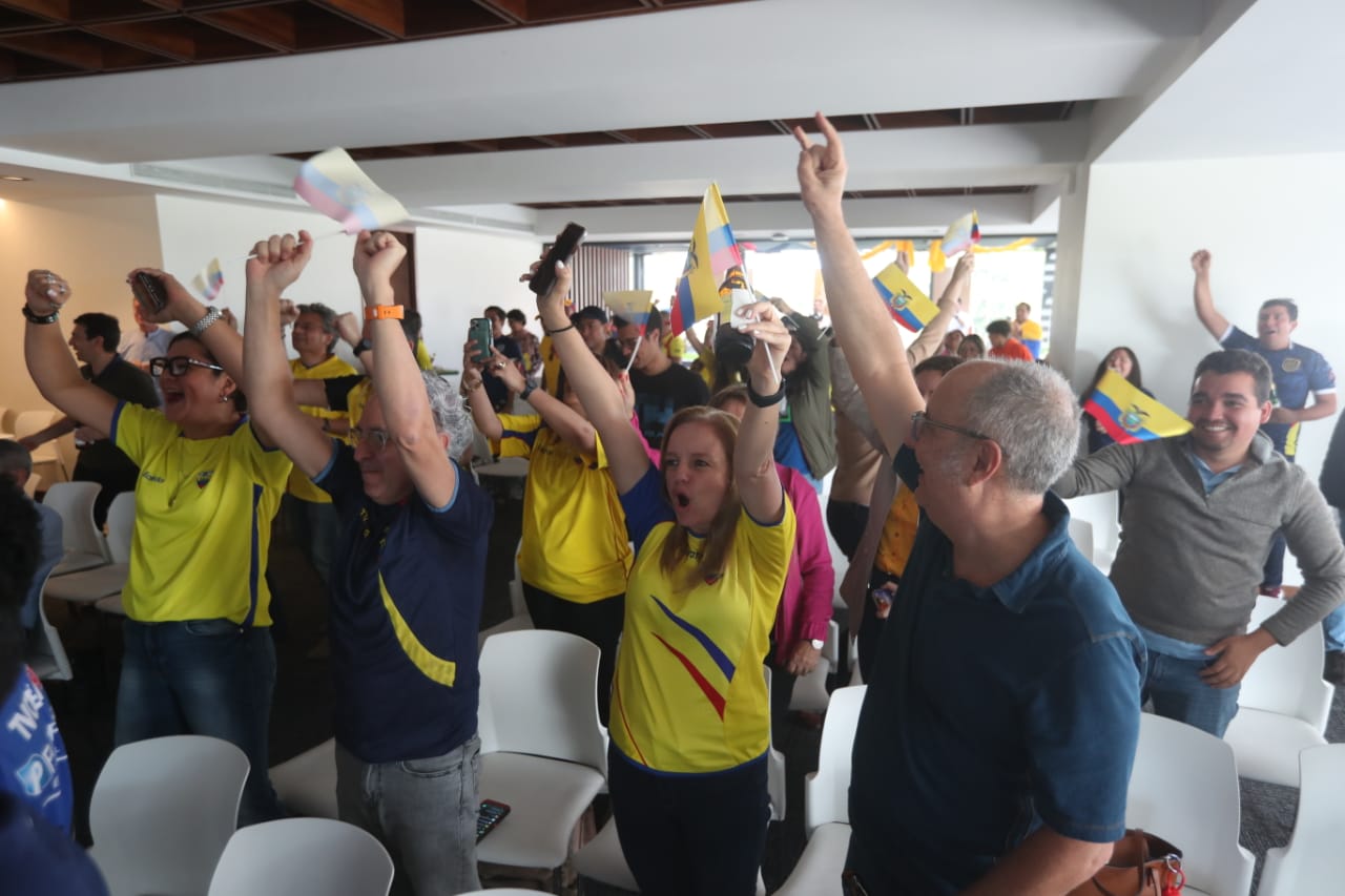 Qatar 2022: Ecuatorianos en Guatemala vivieron el debut de su selección en el Mundial con nervios y alegría