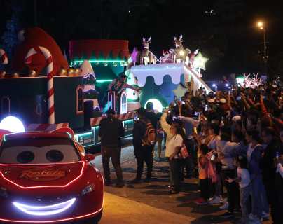 Imágenes: Desfile Navideño comienza su recorrido este sábado por las calles de la ciudad