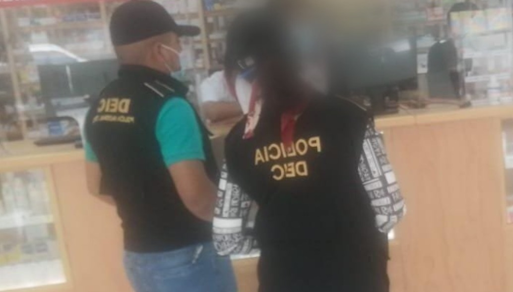 Allanamientos en una cadena de farmacias por parte del MP. (Foto Prensa Libre: MP)