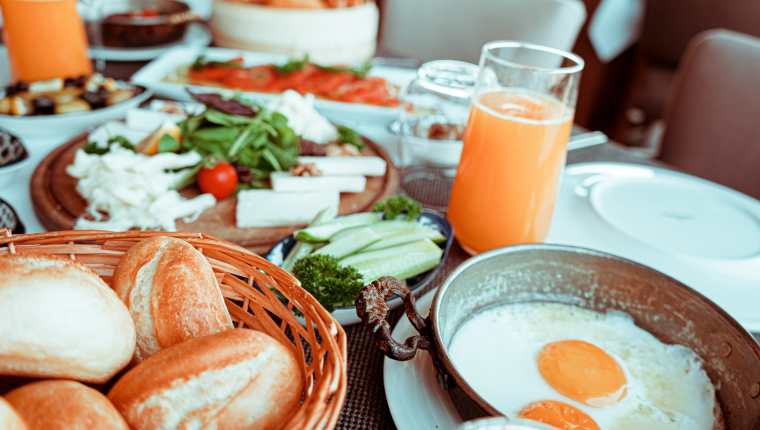Un desayuno saludable debe ser variado, completo, equilibrado y satisfactorio. (Foto Prensa Libre: Pexels)