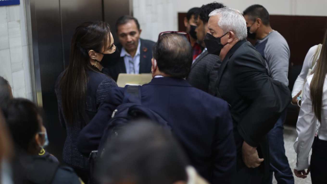 El exbinomio presidencial de Otto Perez Molina y Roxana Baldetti es procesado en el caso de defraudación aduanera La Línea. (Foto Prensa Libre: Juan Diego González)