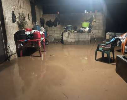 Clima en Guatemala: Lluvias causan inundaciones súbitas en comunidades de Santa Rosa y se reportan cientos de afectados