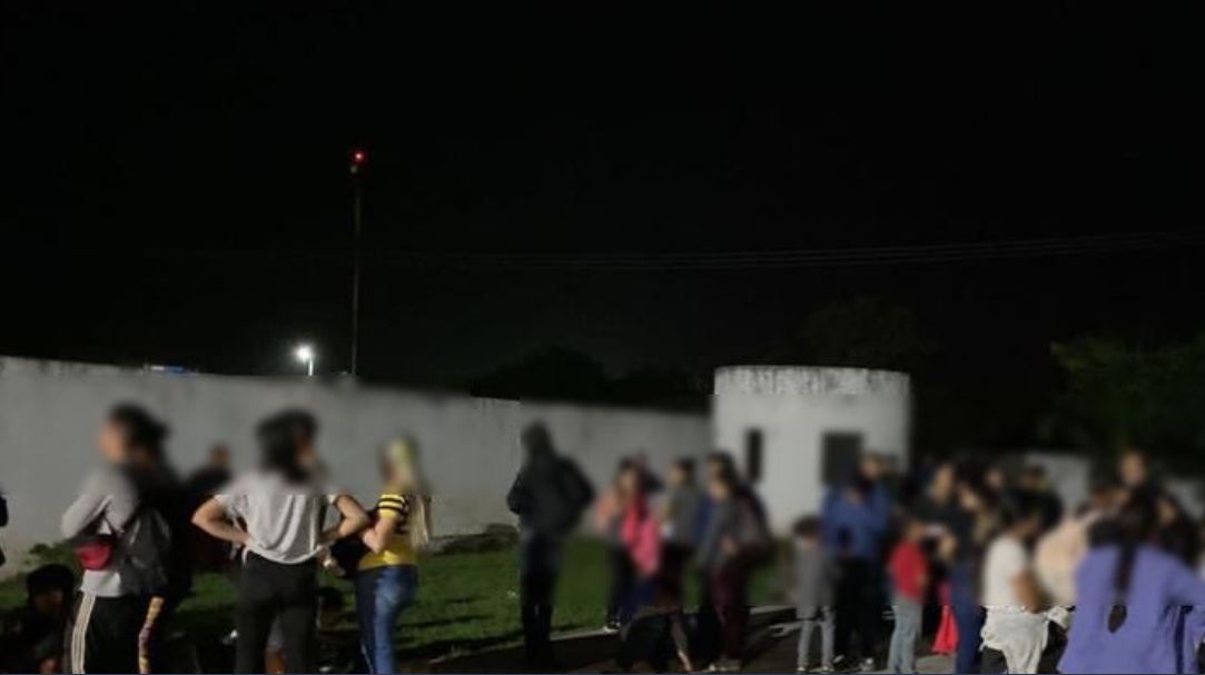 En un hotel de Veracruz, México, fueron ubicados 85 migrantes, entre ellos varios de Guatemala.  (Foto Prensa Libre: INM)