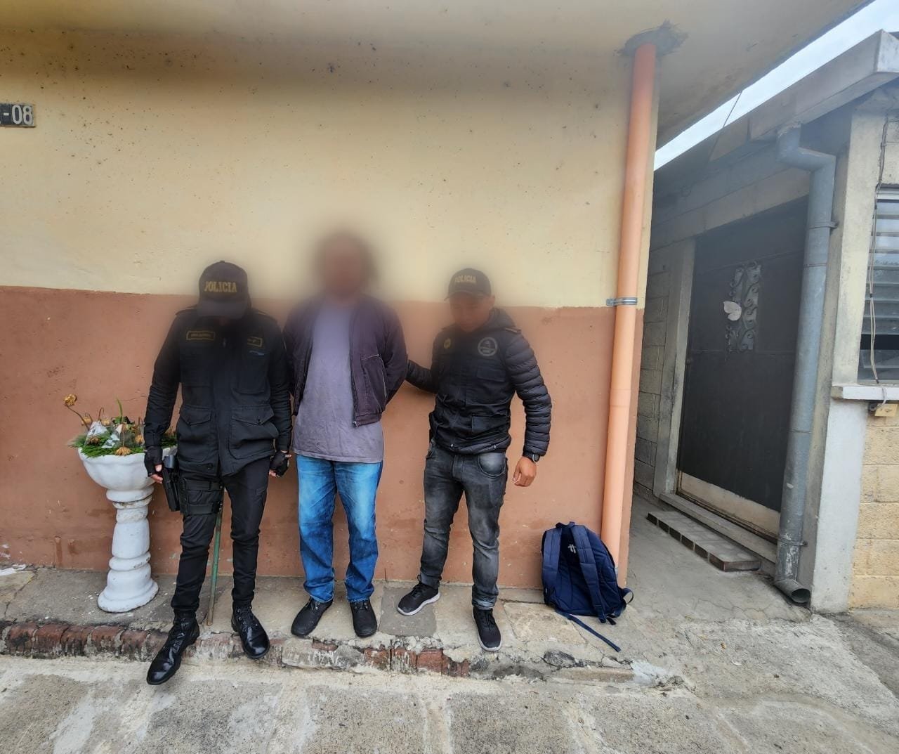 Uno de los  capturados por las autoridades señalados de actos de corrupción en el proyecto de ampliación de la CA-9  entre Sanarate y El Rancho. (Foto Prensa Libre: MP)