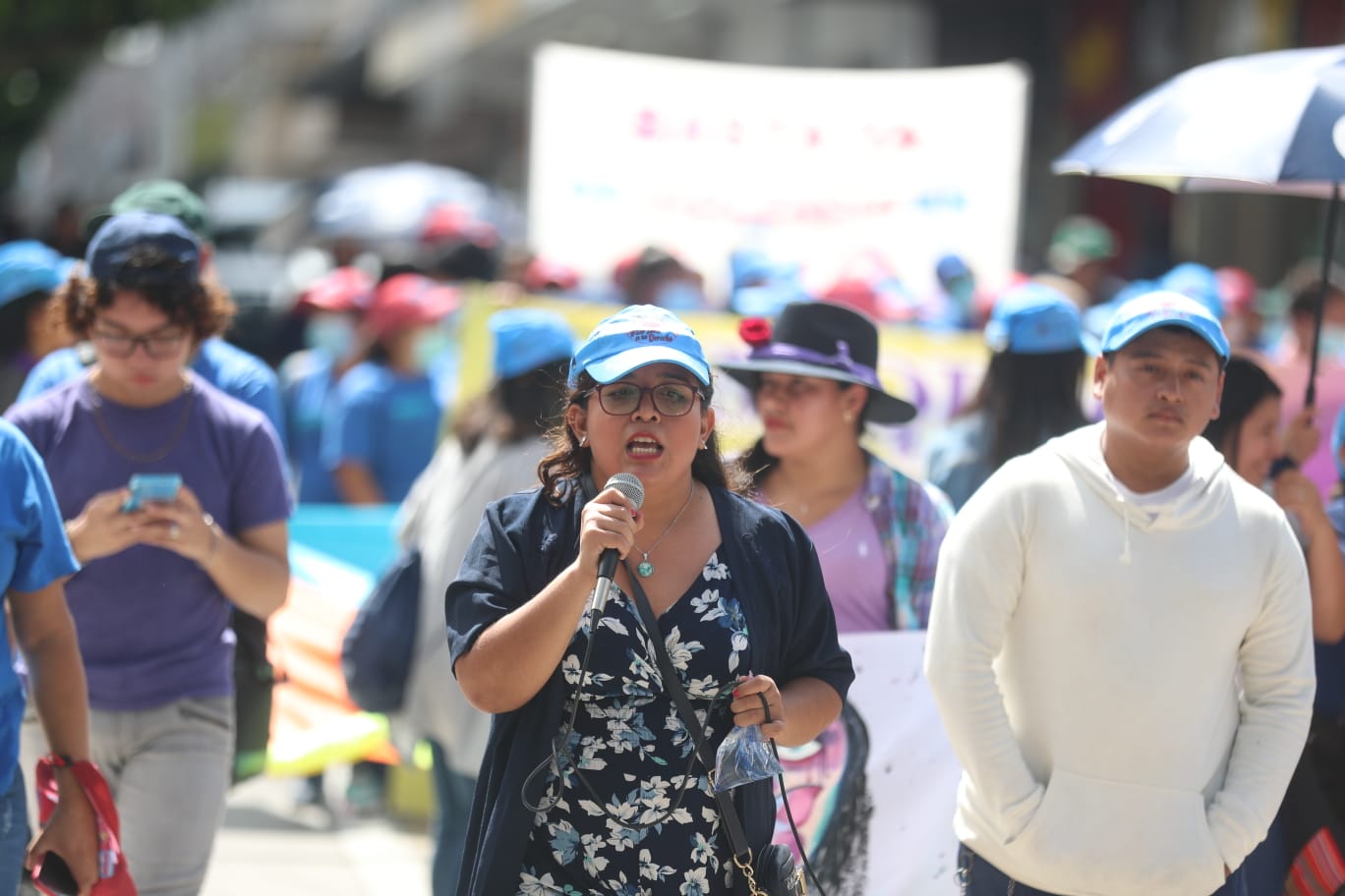 Las mujeres tomaron las calles en protesta para que el Gobierno accione ante las más de 400 muertes violentas de mujeres registradas solo en este 2022, según cifras oficiales. (Foto Prensa Libre: Juan Diego González)
