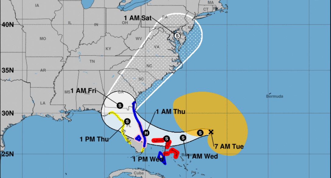 La marejada de Nicole estará acompañada de olas grandes y dañinas, advierten los servicios meteorológicos. (Foto Prensa Libre: Centro Nacional de Huracanes de EE. UU.) 