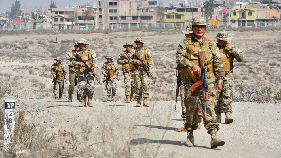 Fuerzas militares han sido desplegadas en varias regiones de Perú. EPA