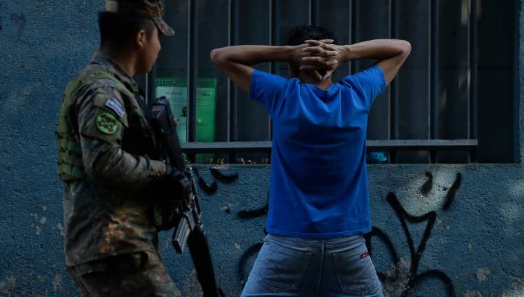Desde el año pasado las fuerzas de seguridad han detectado como pandilleros de El Salvador buscan evadir a la justicia de su país, trasladándose a Guatemala para continuar delinquiendo. EFE/ Rodrigo Sura