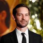 Tobey Maguire, el actor de Spider-Man, ofició la boda de su exesposa con un multimillonario