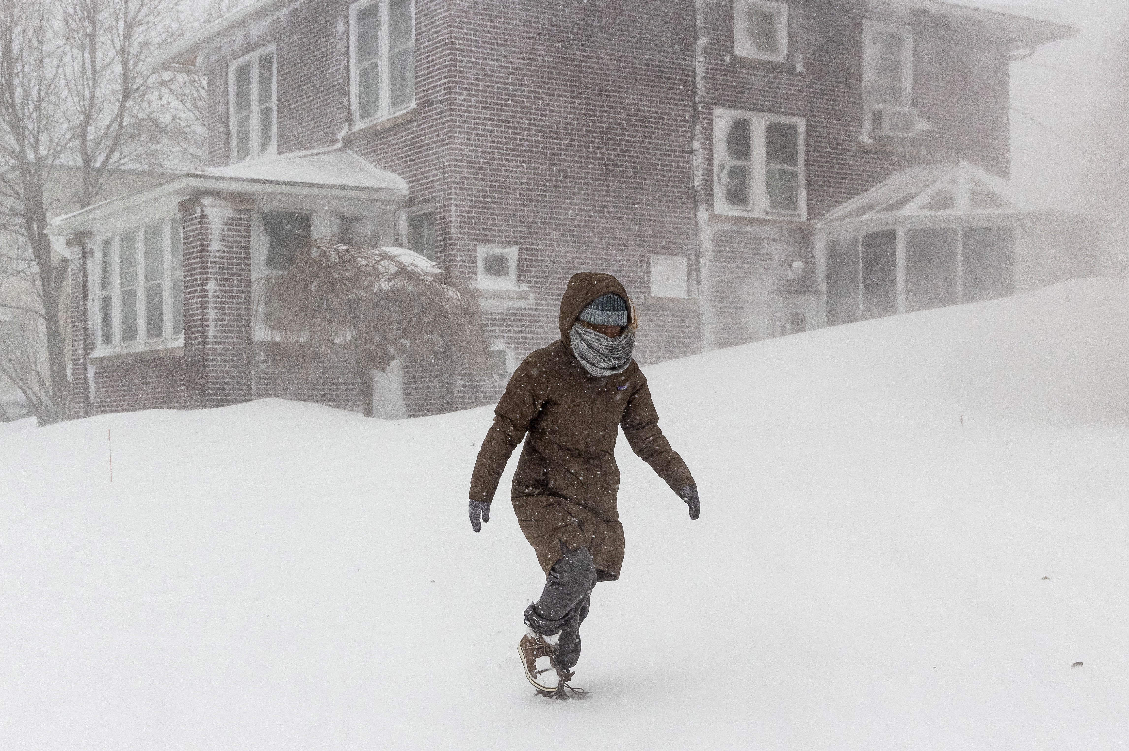 Buffalo, Nueva York, es una de la ciudades más afectadas por las bajas temperaturas que afectan a Estados Unidos. (Foto Prensa Libre: EFE)