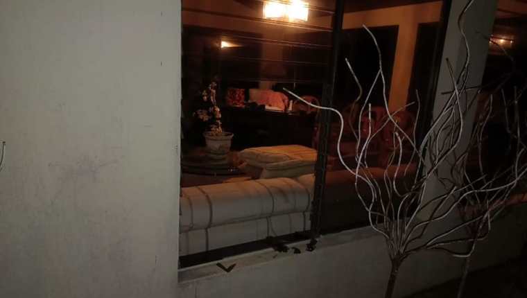 Presuntos asaltantes ingresaron en la vivienda de Luis Rodrigo Mendizábal Pivaral, de 43 años, y le dieron muerte. La PNC y el MP investigan el hecho. Foto cortesía.