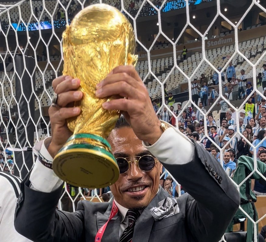 La FIFA investiga cómo “Salt Bae” logró tomarse fotos con jugadores y la Copa del Mundo