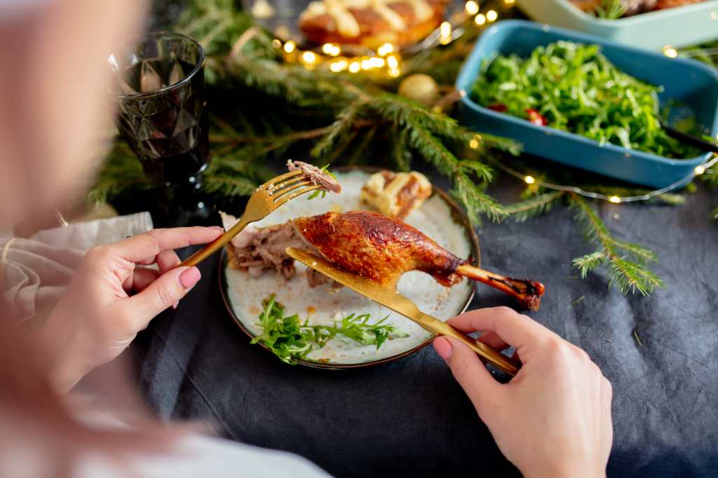 Fiestas de fin de año: Siga estas reglas para disfrutar comiendo en familia 