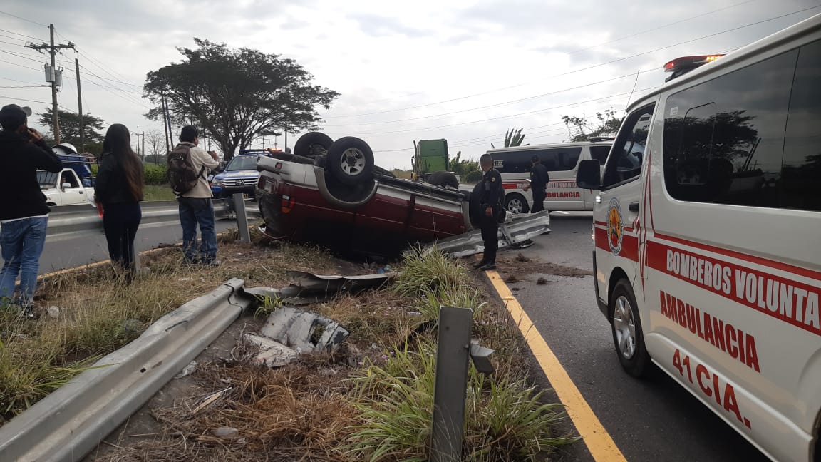 En las últimas horas han ocurrido más de 20 accidentes viales en el área metropolitana de Guatemala y otros departamentos del país, según cuerpos de socorro. Foto CBV.