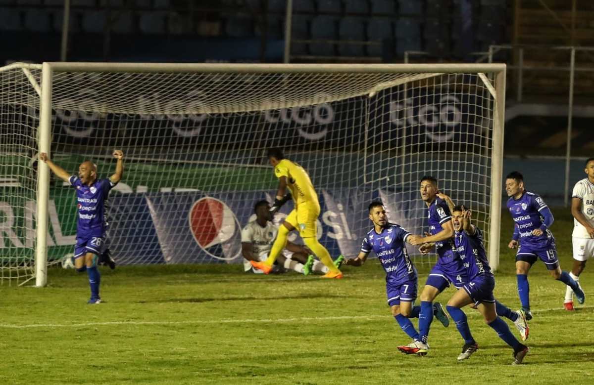 Liga Nacional: Cobán derrota a Comunicaciones y sueña con volver a una final