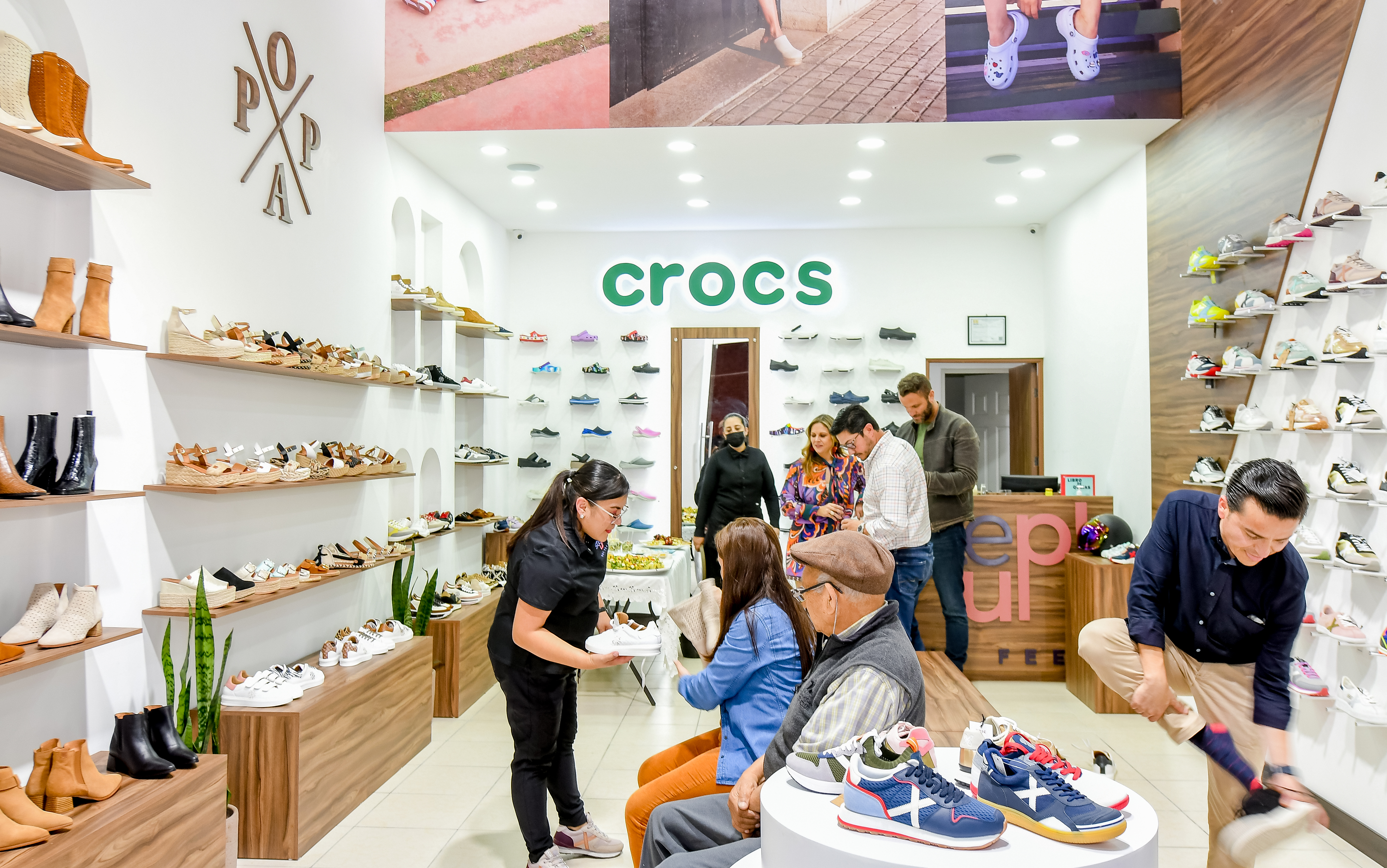 Step Up! Out Feet Da un paso adelante y mira hacia arriba. Foto Prensa Libre: Sergio Muñoz