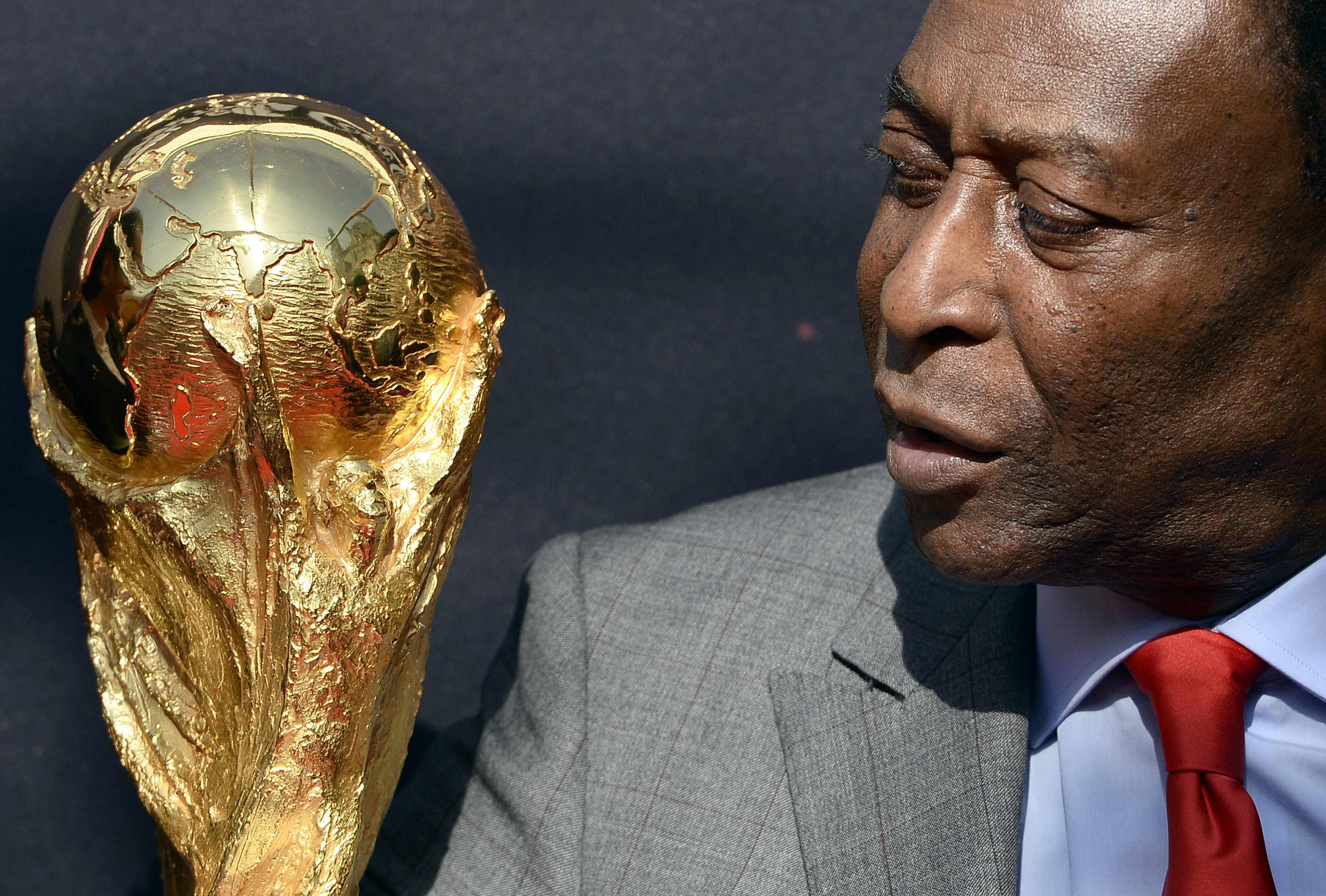Pelé anunció en sus redes que por el momento su condición es estable. Foto Prensa Libre (AFP)