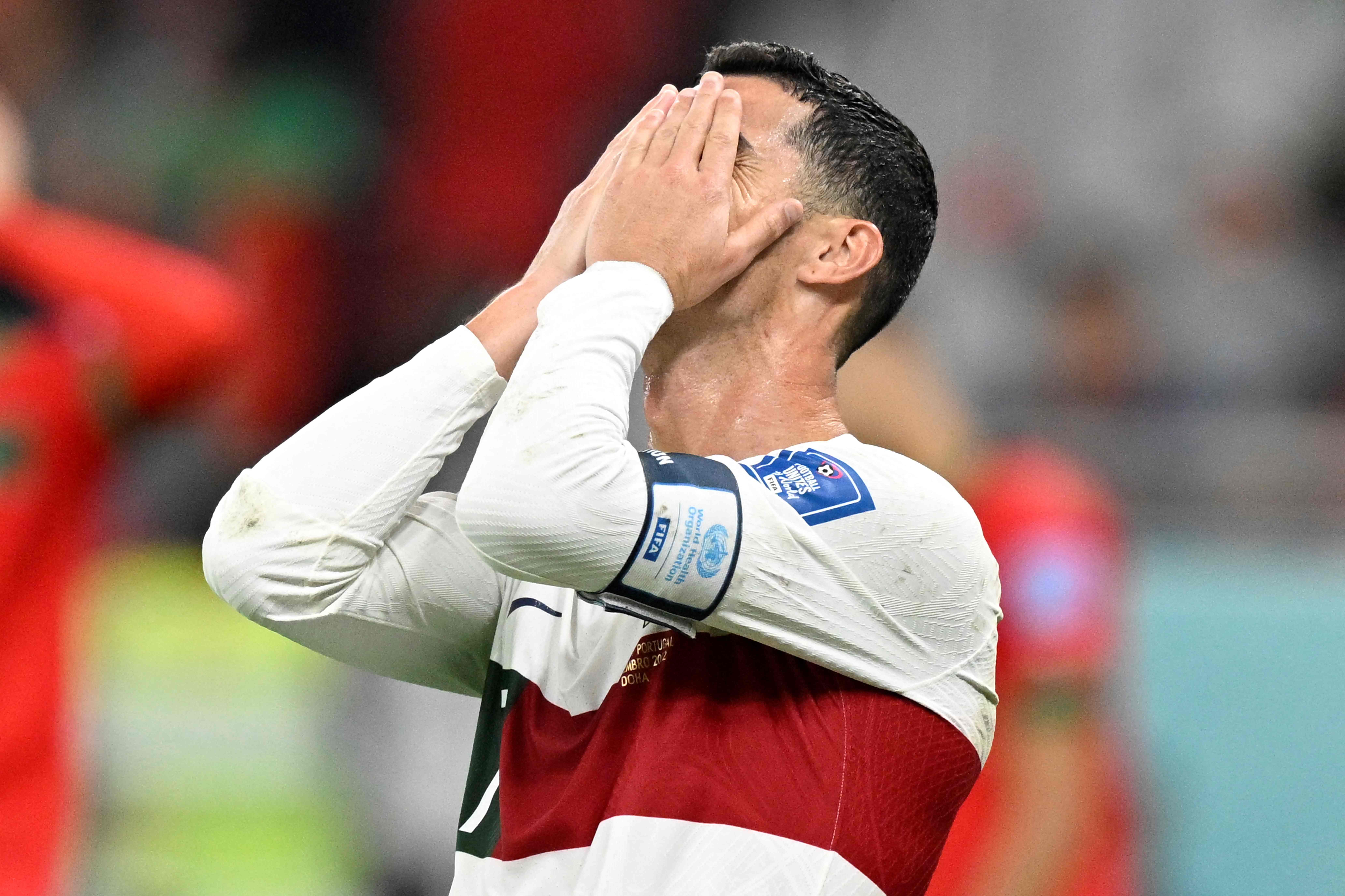 Cristiano Ronaldo surfrió una dolorosa eliminación del Mundial de Qatar en manos de una sorprendente Marruecos. (Foto Prensa Libre: AFP)