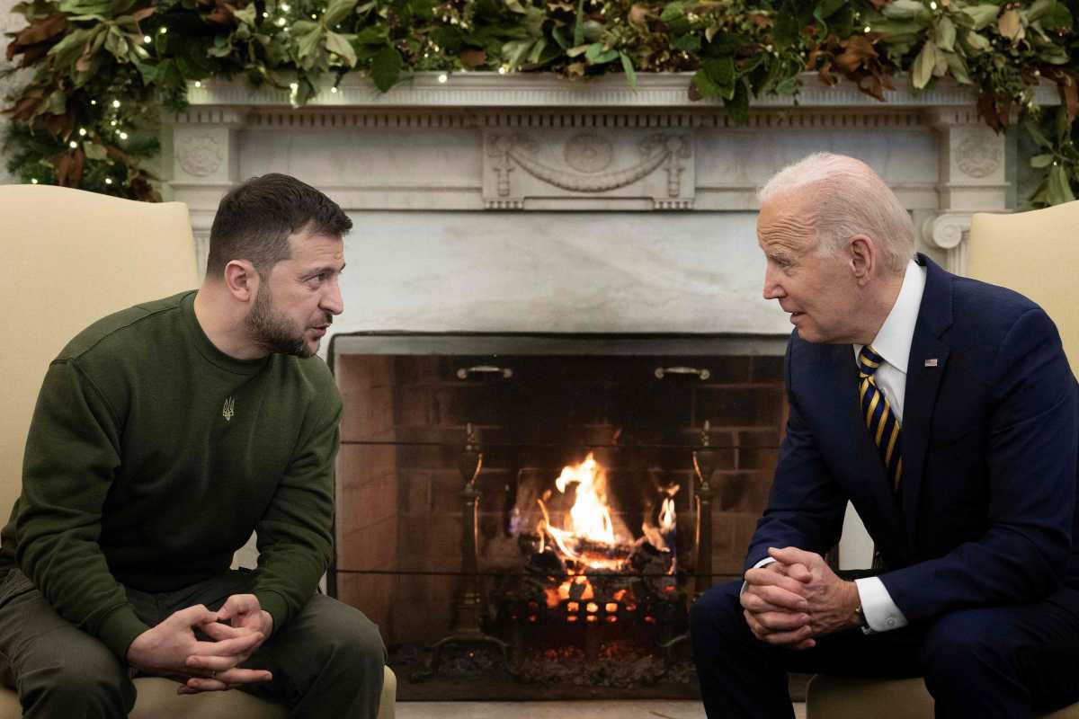 Volodimir Zelenski se reunió con Joe Biden en Washington en su primer viaje al extranjero desde el inicio del conflicto militar con Rusia
