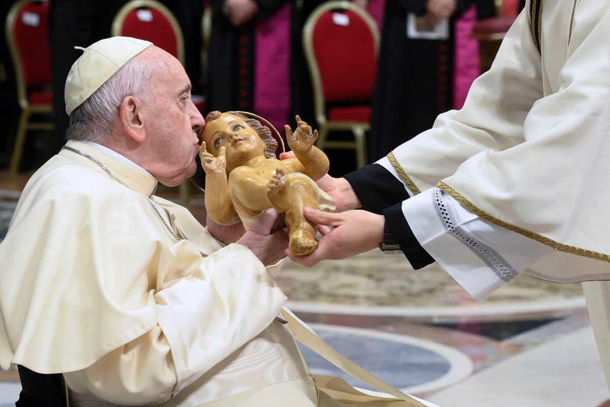 Papa Francisco denuncia que se ha perdido el significado de la Navidad por la humanidad insaciable de poder y dinero