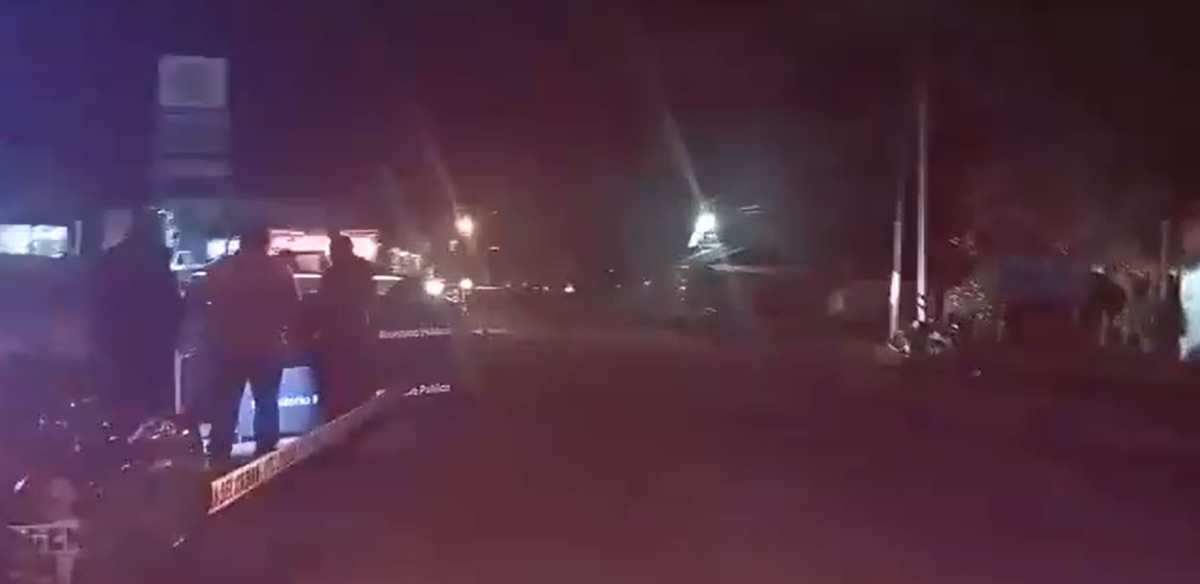 VIDEO: Moto choca con camión en Izabal y sus ocupantes mueren quemados