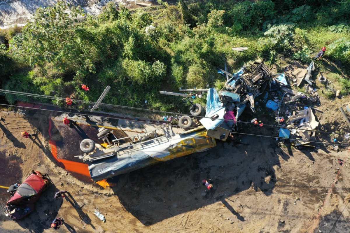 Accidente en la Villalobos: video muestra los segundos posteriores del impacto del tráiler con varios vehículos