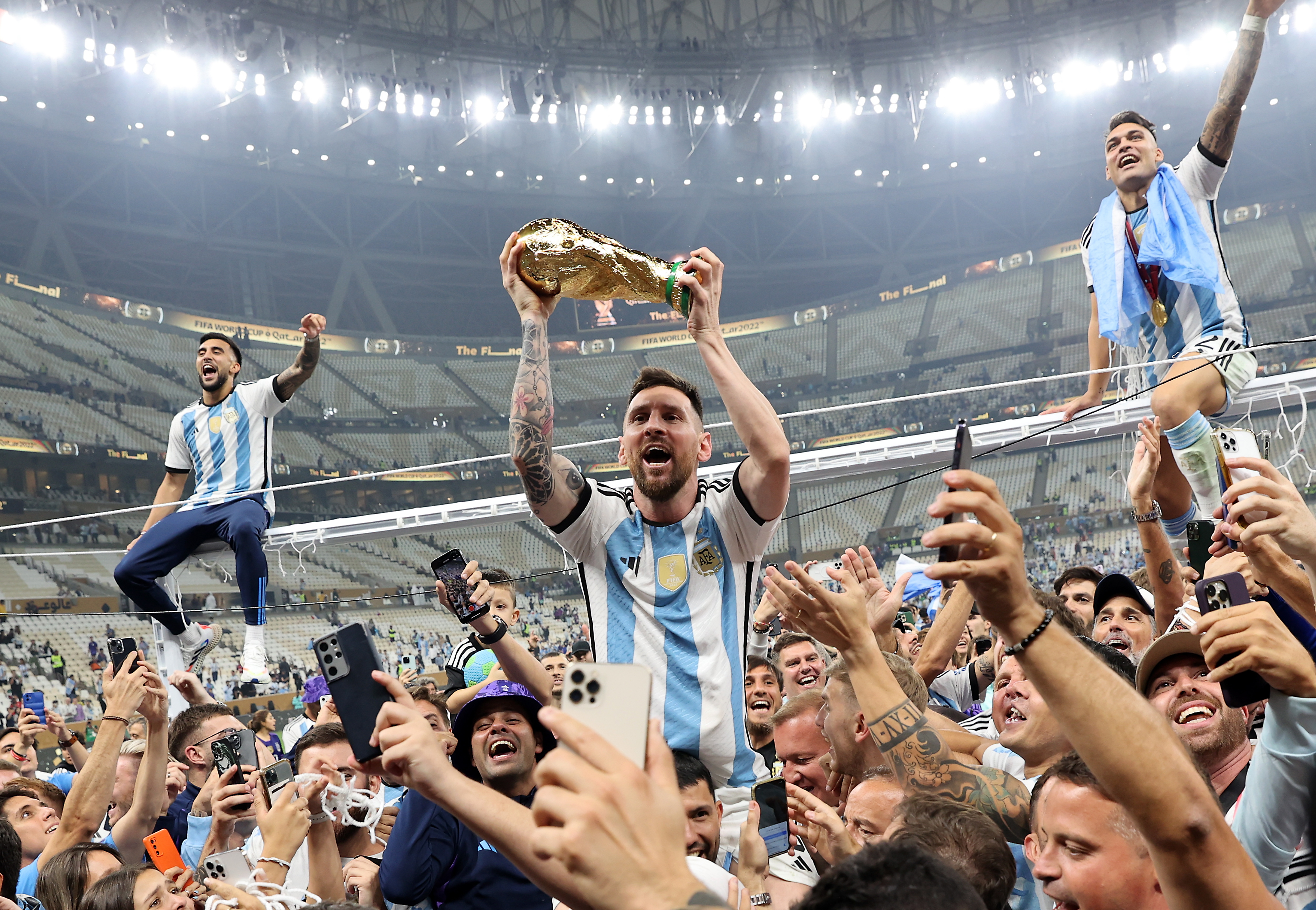 En el "Mundial de las firmas" Argentina ganó ante la solicitud de los franceses de repetir la final de la copa del mundo. (Foto Presa Libre: EFE/Tolga Bozoglu).