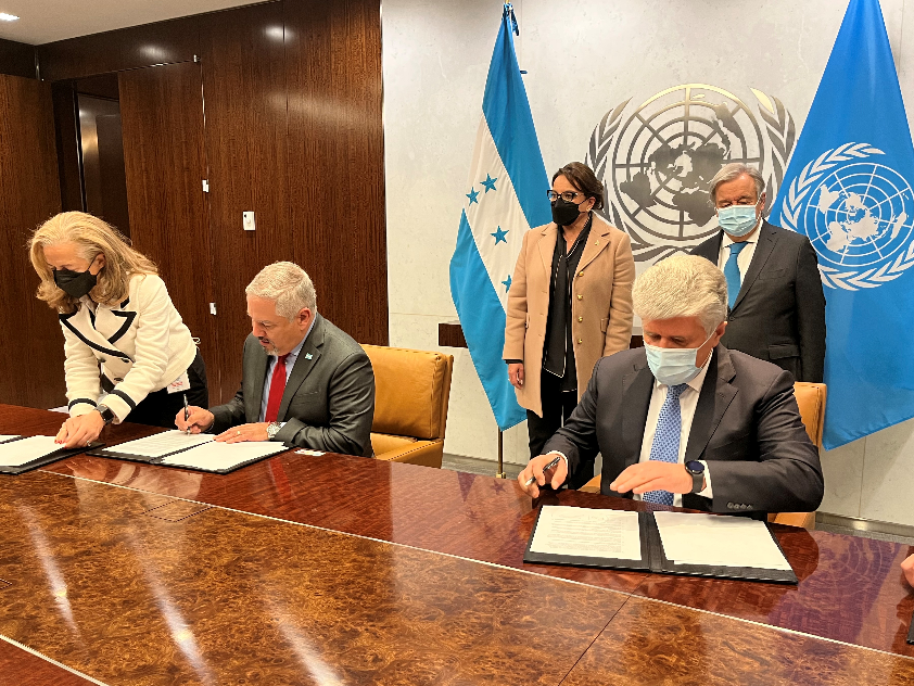 Honduras y la ONU sellan el memorando para establecer una comisión anticorrupción