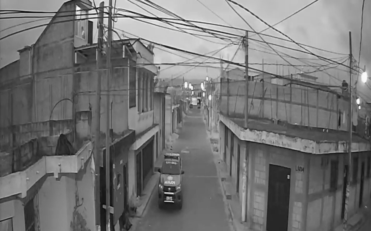 Video: delincuente salta de la terraza de una casa y escapa de la Policía en Chimaltenango