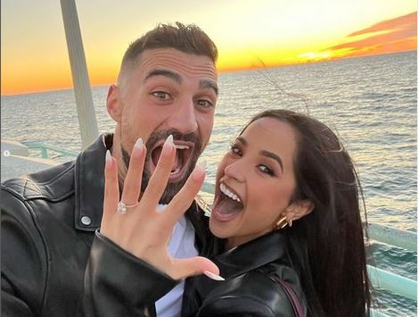 La cantante Becky G se compromete con el futbolista Sebastian Lletget